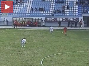 Примили гол док су на терену биле две лопте!