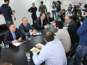 Харадинај, Курти и Лимај најављују протест против Тачија