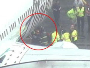 Радник заспао у пртљажнику, авион морао да се врати