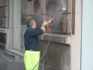 Са фасада уклоњено 6.500 квадратних метара графита