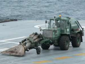 Руси млазним мотором чисте палубу „Адмирала Кузњецова“