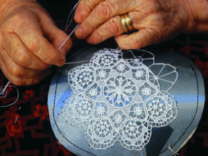 Хрватска жели да заштити пашку чипку и брачки камен