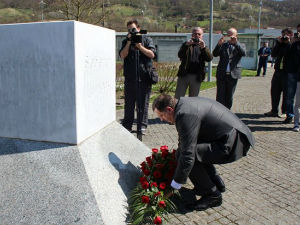 Додик положио венац у Поточарима