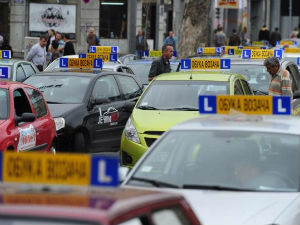 Протест ауто-школа у центру Београда