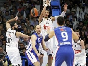 Ефес поклекао у финишу, брејк Олимпијакоса