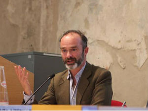 Капусела: Мало демократије, а много корупције на Косову