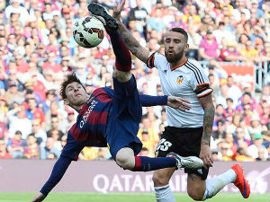 Барса сигурна против Валенсије, јубилеј Месија