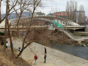 Косовска Митровица, Фејсбук раздора