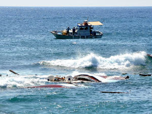 Насукао се брод са мигрантима на Родосу, троје мртвих