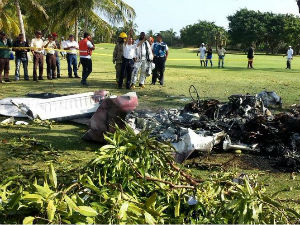 Авион пао на терен за голф, седморо мртвих 