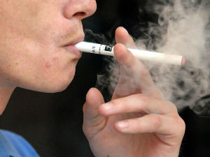 Е-цигарете отежавају престанак пушења?