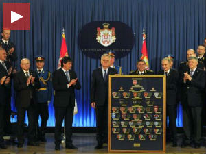 Николић: Војска темељ, стуб и кров друштва