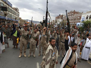 Јемен, настављено бомбардовање побуњеника