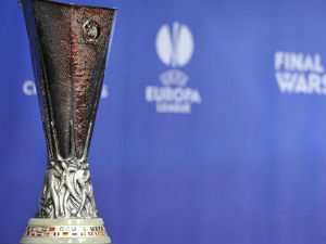 Наполи на Дњепар, Севиља против "виоле"