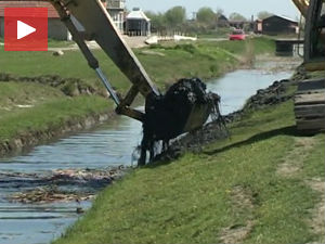 Чишћењем канала против поплава