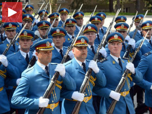 Гардисти спремни за параду у Москви