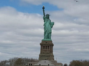 Кип слободе евакуисан  због сумњивог пакета