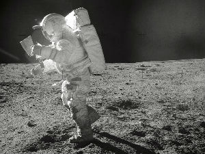 Мичелов каиш са Месеца продат на аукцији