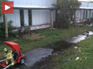 Водени топ против бацача пламена