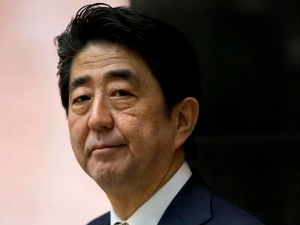 Абе неће присуствовати паради у Москви