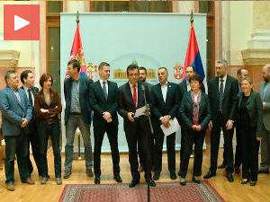 Опозиција - питања влади из скупштинског хола 