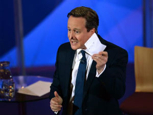Британија: Боже, спаси Камерона!