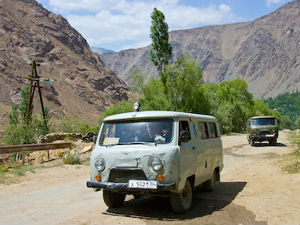 Мини-бус слетео у провалију у Авганистану