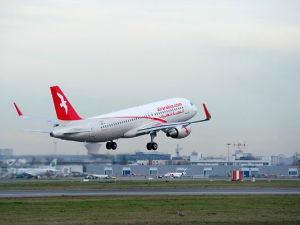 Авион "Ер Арабије“ након упозорења слетео у војну базу