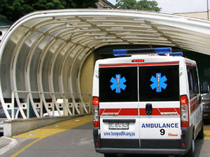 Судар аутобуса и аутомобила код Сајма, повређен путник