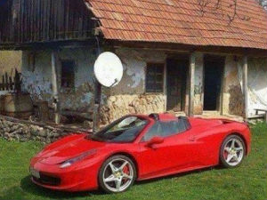 Кућа није битна, важан је „ферари“!