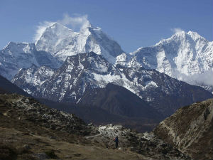 Сезона пењања на Монт Еверест под знаком питања