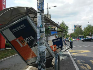 Аутобус ударио у стајалиште у Новом Саду, жена лакше повређена