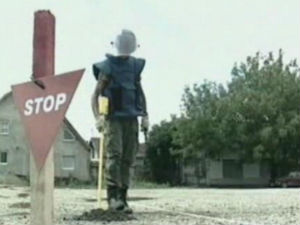 Уклањање касетних бомби у Нишу