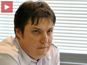 Претучен помоћник министра просвете, полиција трага за нападачима