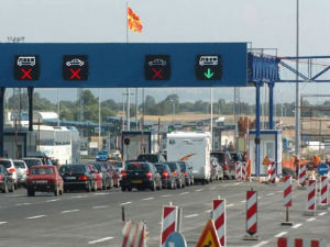 Савет држављанима Србије да не путују у Македонију