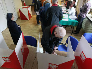 Изненађење у Пољској, Дуда и Коморовски у другом кругу