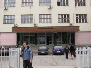 Лесковац, претресено школско двориште због дојаве о бомби