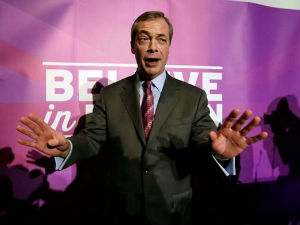 Фараж повукао оставку, остаје лидер УКИП-а