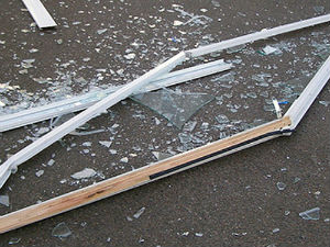  Каменована школа "Браћа Аксић" у Липљану 