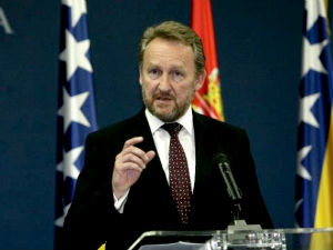 Изетбеговић: Додик да се угледа на Вучића