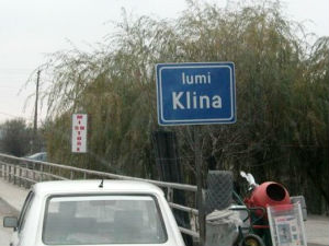 Клина, Срби спавају на поду у празним становима 