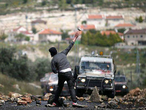 Десет Палестинаца повређено у сукобу с израелским војницима  