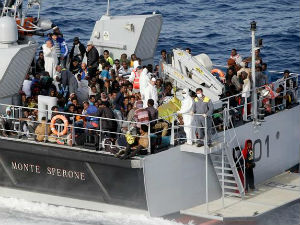 "Пинг-понг" са имигрантима на отвореном мору