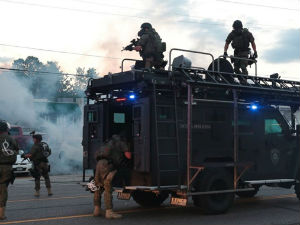 Обама: Полиција личи на окупаторске снаге