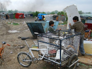 Испод границе сиромаштва живи 21 хиљада расељених Рома
