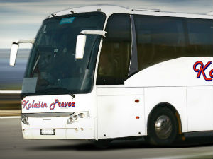 Аутобус код Бујановца гађали јајима