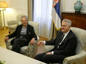 Николић захвалио Хандкеу на залагању за Србију