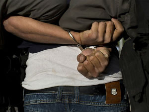 Ухапшен због сумње да је тукао жену