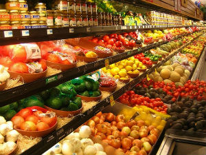 Французи забранили продавницама да бацају храну