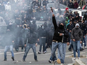 Римски дерби, навијачи Роме избодени ножем!